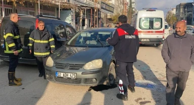 Kontrolden çıkan otomobil park halindeki araca çarparak devrildi