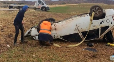 Kontrolden çıkan otomobil tarlaya devrildi: 6 yaralı