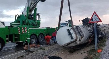 Mazot yüklü tanker ile tır çarpıştı: 1 yaralı