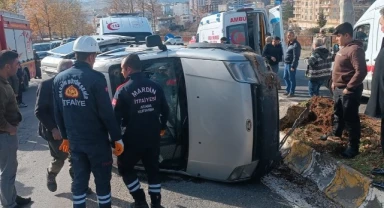 Hafif ticari araç takla attı: 3'ü ağır 4 yaralı