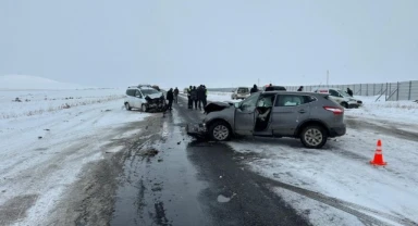 Kars’ta trafik kazası; 1’i ağır 9 yaralı