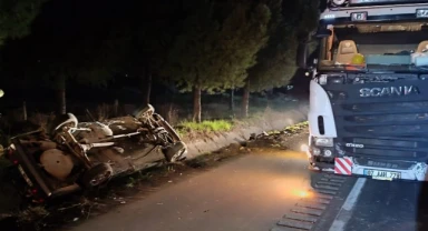 Tıra çarpan otomobil şarampole devrildi: 2 ağır yaralı