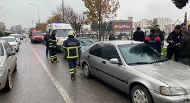 Üç aracın karıştığı zincirleme kazada 1 kişi yaralandı