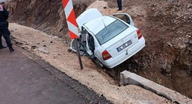 Yoldan çıkan otomobil hurdaya döndü: 1 ölü, 3 yaralı