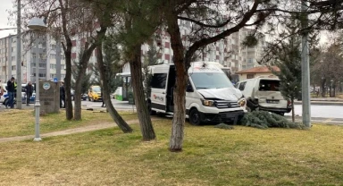 Kayseri’de 3 araç kaza yaptı: 1’i ağır 7 yaralı