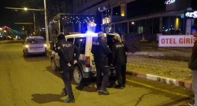 Polisin 'dur' ihtarına uymayarak kaçan sürücü kaza yaptı