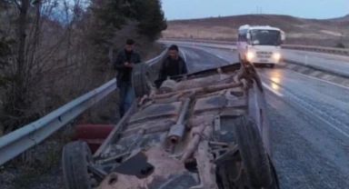 Takla atan otomobil hurdaya döndü: 2 yaralı