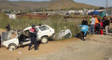 Yolcu minibüsü ile otomobil çarpıştı: 1 ölü, 13 yaralı