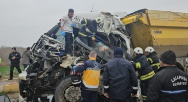 Edirne’de iki kamyonun çarpıştı: sürücü öldü