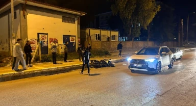 Hafif ticari araç ile motosiklet çarpıştı: 2 yaralı