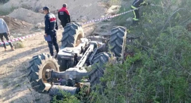 Devrilen traktörün sürücüsü yaşamını yitirdi