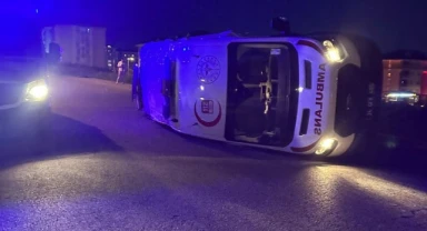 Hasta almaya giden ambulans kaza yaptı: 5 yaralı