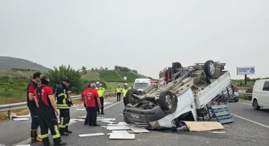 Lastiği patlayan kamyonet devrildi, sürücü öldü