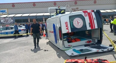 Otomobil ile ambulans çarpıştı: 6 yaralı