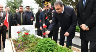 Vali Hasan Şıldak, Şehitlik Ziyaretinde Dua etti 