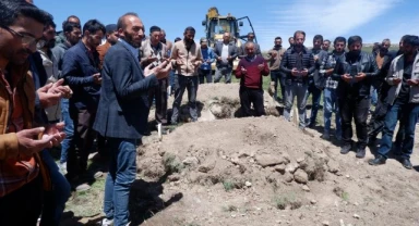 Babaları tarafından öldürülen 3 çocuk son yolculuğuna uğurlandı!