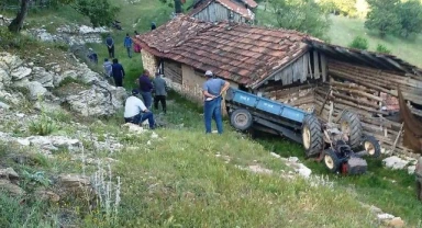 Devrilen traktörün altında kalan genç hayatını kaybetti