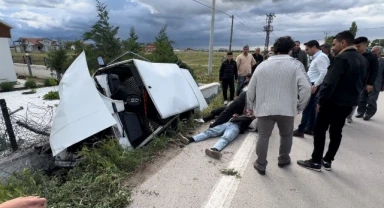 Düğün konvoyunda kaza: 2 ağır yaralı