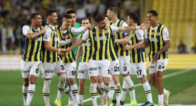 Fenerbahçe, rekorlar kırdığı sezonu kupasız kapattı