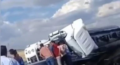 Karayolunda petrol yüklü tanker devrildi: 1 ölü