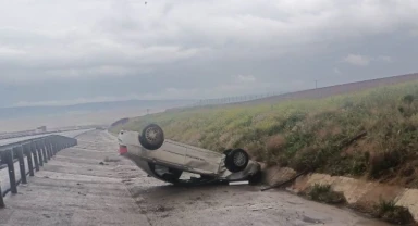 Kayganlaşan yolda otomobil takla attı: 1 yaralı