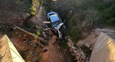 Mardin’de devrilen otomobilin sürücüsü yaralandı