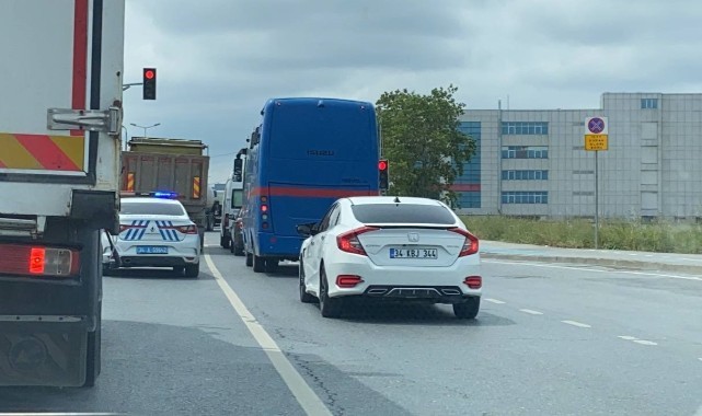 Seçil Erzan'ı duruşmaya götüren cezaevi aracı kaza yaptı