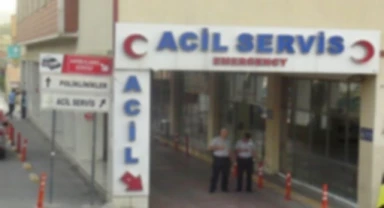 Karaköprü’de otomobil kaldırıma çarptı: 5 yaralı