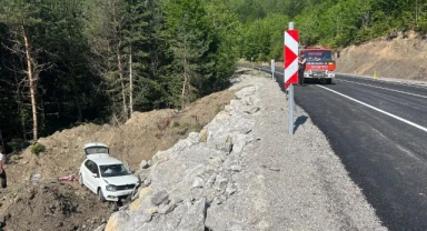 Şarampole uçan otomobilin sürücüsü yaralandı