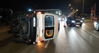 Otomobil ile ambulans çarpıştı: 3 yaralı