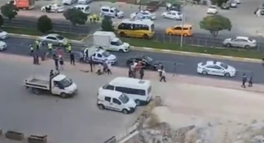 Otomobil yaya geçidinde çocuklara çarptı: 1 ölü, 1 ağır yaralı