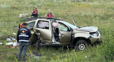 Yoldan çıkan otomobil şarampole uçtu: 3 yaralı