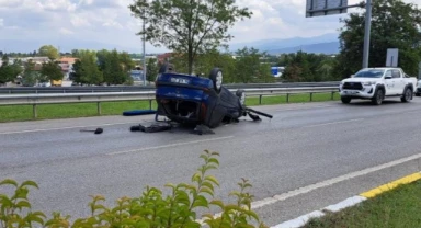 Kontrolden çıkan otomobil, bariyerlere çarparak ters döndü