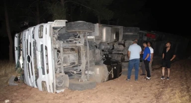 Şanlıurfa'da bakır yüklü tır devrildi! Yaralı var