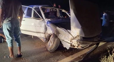 Şanlıurfa'da otomobiller kafa kafaya çarpıştı: 3 yaralı