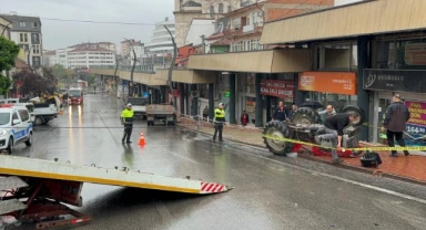 Devrilen traktörün altında kalan sürücü feci şekilde öldü