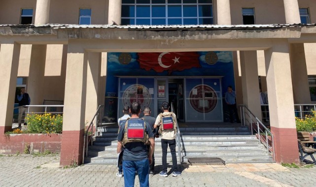 Hakkari'de hapis cezası bulunan 2 şahıs yakalandı