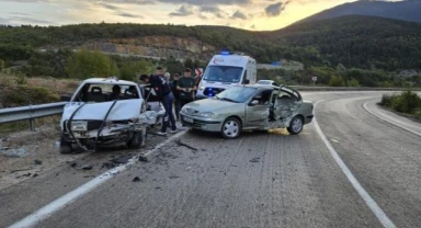 Karabük'te iki otomobil çarpıştı: 7 yaralı