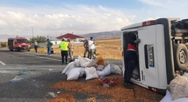 Van’da minibüs takla attı: 2 yaralı