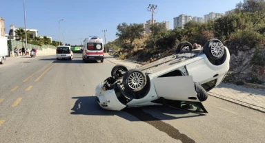 Kuşadası’nda takla atıp, ters dönen otomobildeki sürücü yaralandı