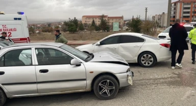 İki otomobilin çarpıştığı kazada 1 kişi yaralandı