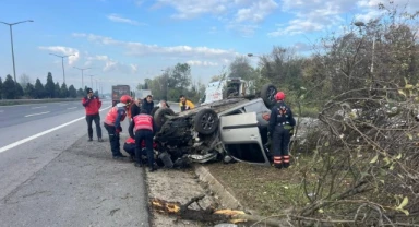 Kontrolden çıkan araç 3 ağacı biçti: 2 yaralı