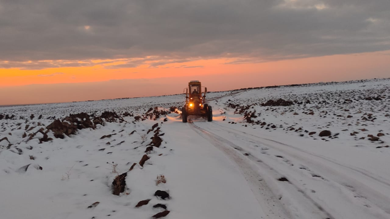 Şanlıurfa’da kar nedeniyle kapanan yollar ulaşıma açıldı!