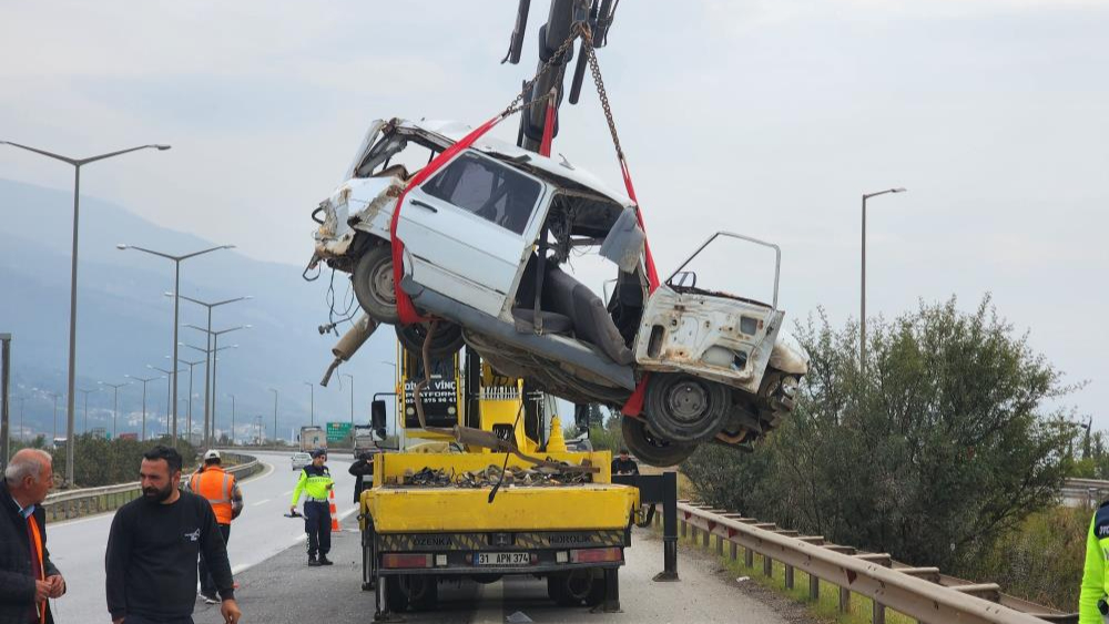 Hatay'da tırla otomobil çarpıştı: 2 ölü 1 yaralı