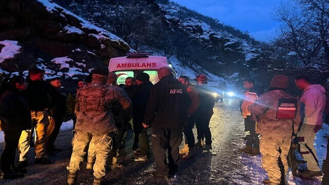 Tunceli'de Kar Yağışı Kazaya Neden Oldu: 3 Yaralı