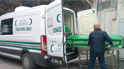 Eşi tarafından Antep'te öldürüldü cenazesi Urfa'ya getirildi