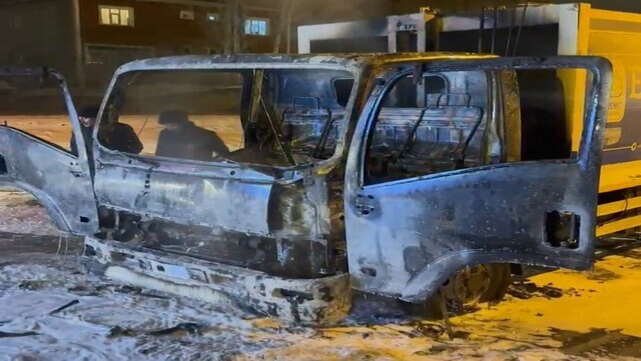 Van'da İzinsiz Gösterilerde Havai Fişekler Çöp Kamyonunu Yaktı