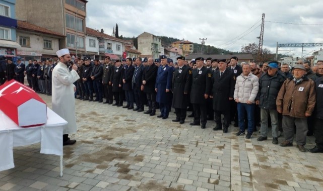 Evinde yanarak hayatını kaybeden Kıbrıs gazisi defnedildi