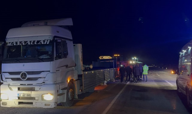 Urfa plakalı tırda kaçak göçmen bölmesi çöktü: 1 ölü, 4 yaralı