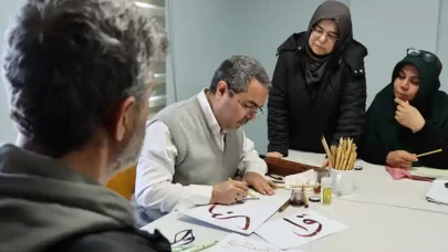 Şanlıurfa’da Hat Sanatına gönül veren imam, gelecek kuşaklara aktarıyor